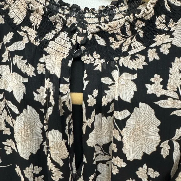 Floral Ruffle Sleeve Dress - Picture 2 of 6